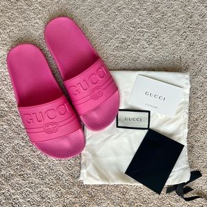 GUCCI Women’s Pink Rubber Pool Slide Sandals